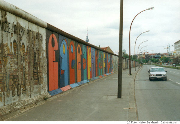 http://www.dailysoft.com/berlinwall/xgraphics/photographs/eastsidegallery/19970503-30-0502.jpg http://www.dailysoft.com/berlinwall/xgraphics/photographs/eastsidegallery/19970503-30-0502.jpg
