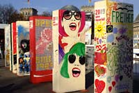 Dominos Berlin Wall